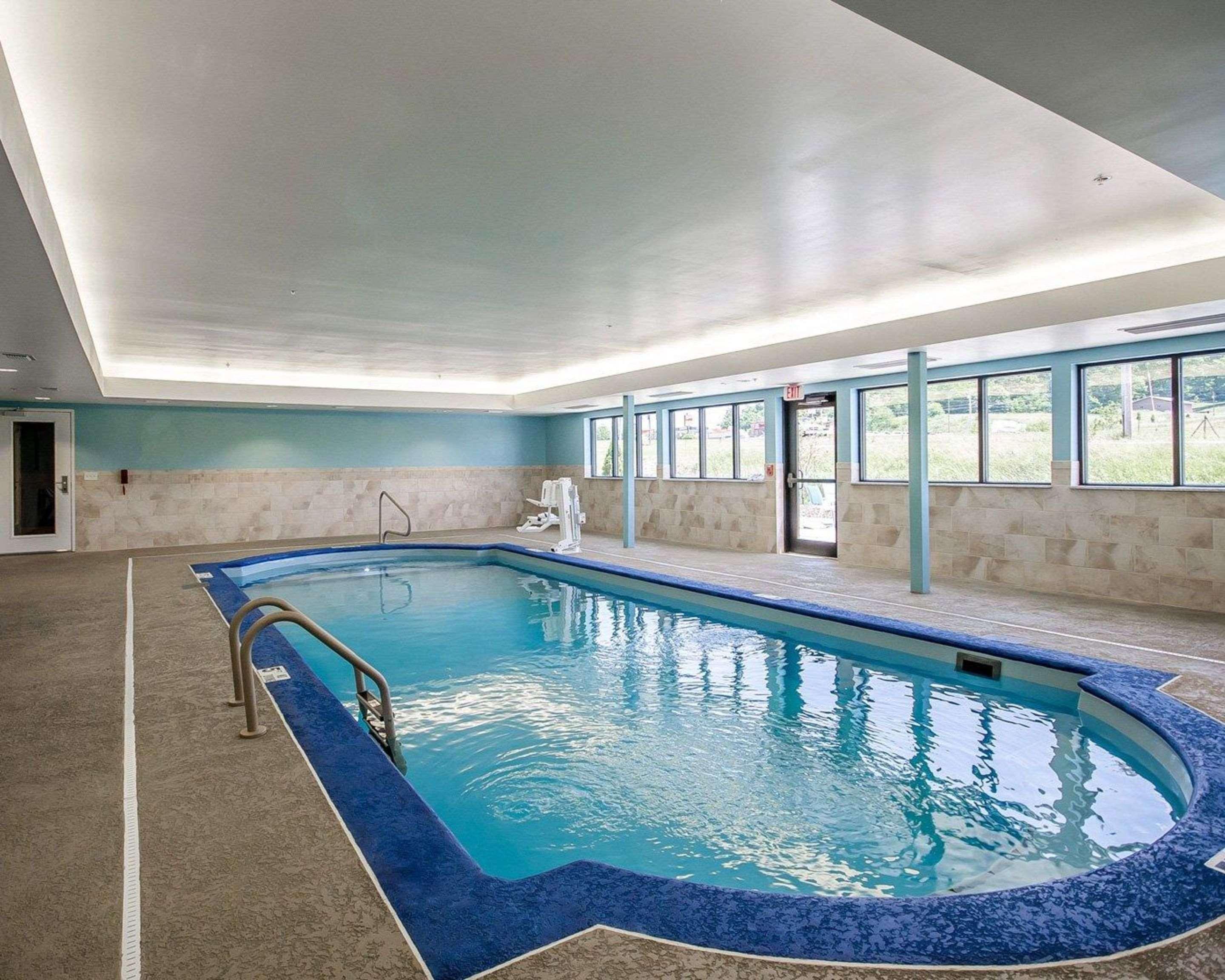 Comfort Inn Ferdinand Eksteriør bilde